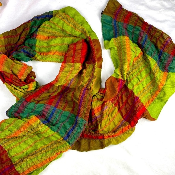 Double sided seersuckers acrylic scarf with gathers - Picture 4 of 12